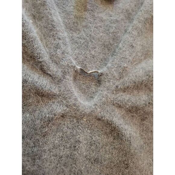 Vintage Sweater Women's Large Grey Y2K 1990s Angora Wool Fuzzy Heart Neck - Picture 4 of 4